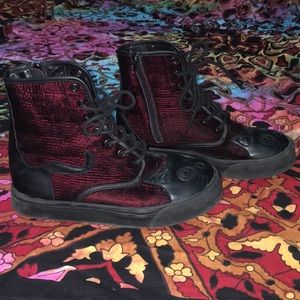 tuk red/black velvet kitty boots 😻